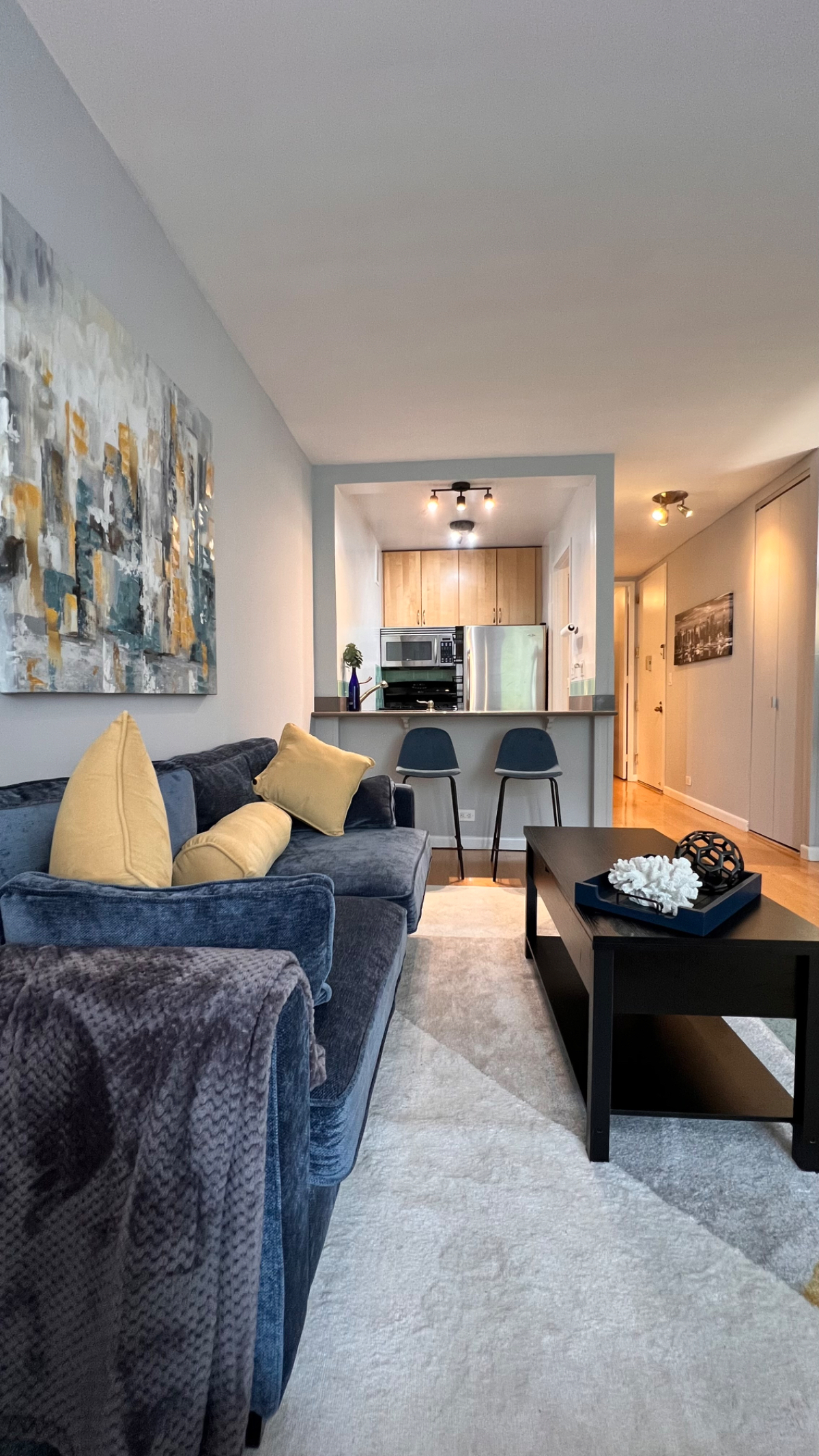 Large studio perfect for remote/hybrid working with brand new furniture/furnishings/AC, central to 1 - Photo 7