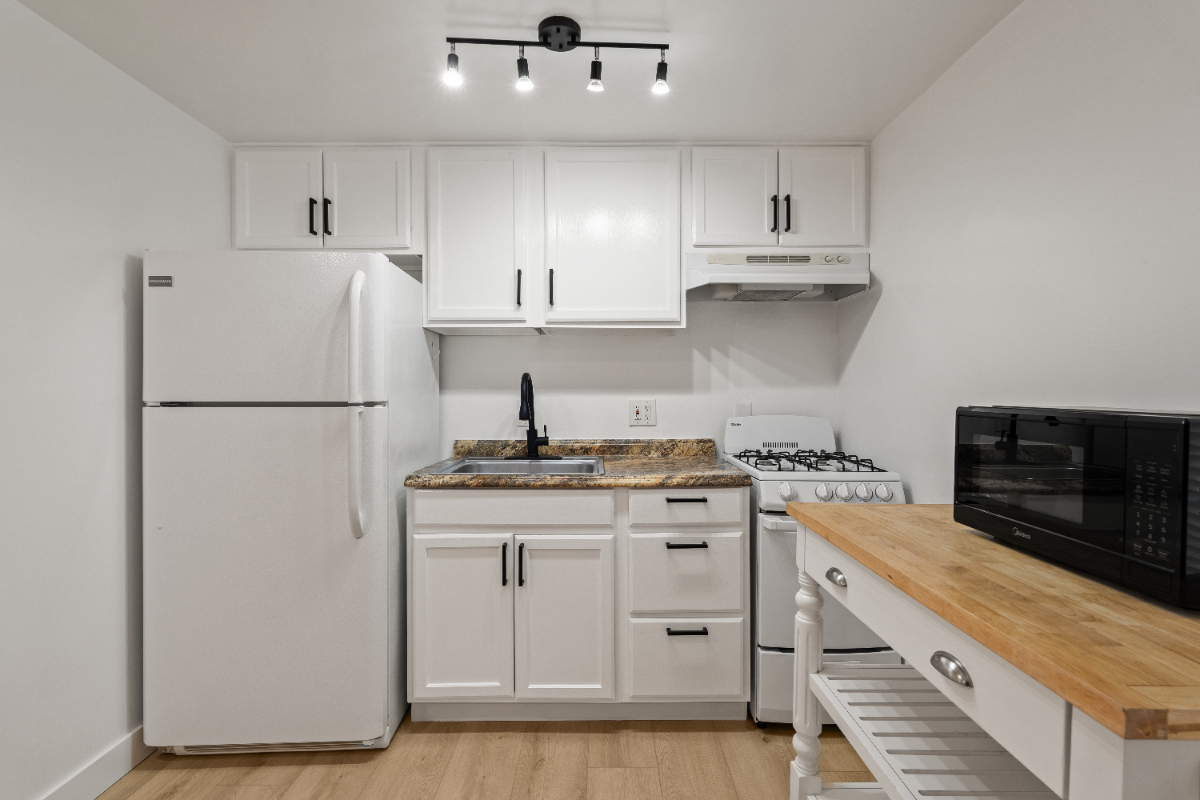 Studio Bankers Hill close to Downtown - NEWLY REMODELED AND FURNISHED - Photo 5