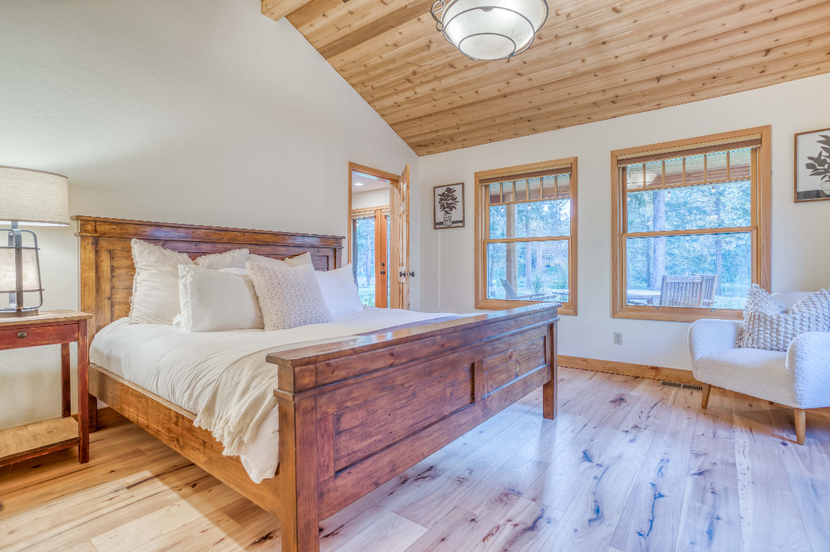 The Settle Inn Riverfront Retreat - Photo 3