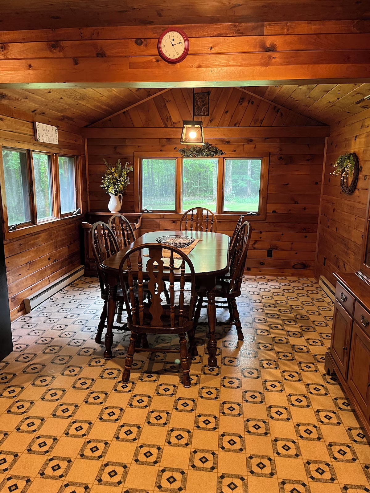 Cozy woodland 4 Bedroom House - Photo 6