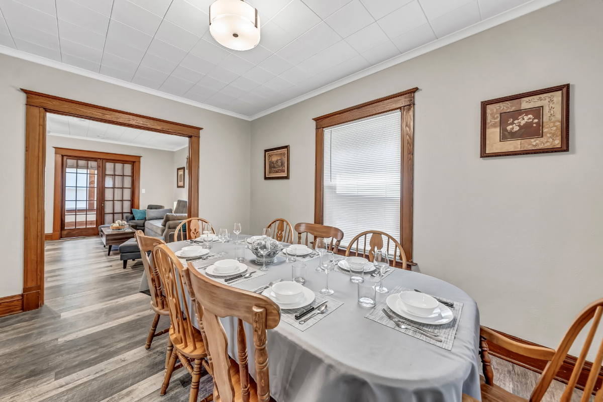 Maple House - Charming Two-Bedroom Home with Prime Niagara Falls Location - Photo 8