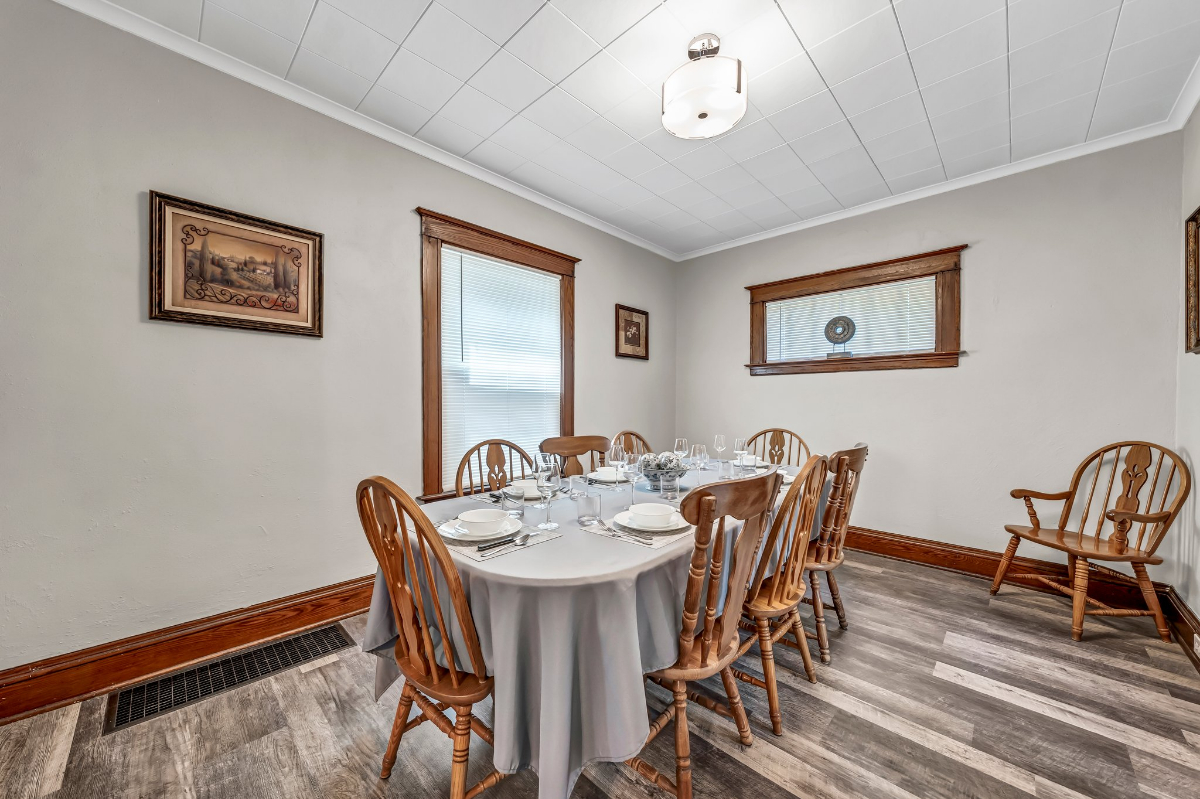 Maple House - Charming Two-Bedroom Home with Prime Niagara Falls Location - Photo 9