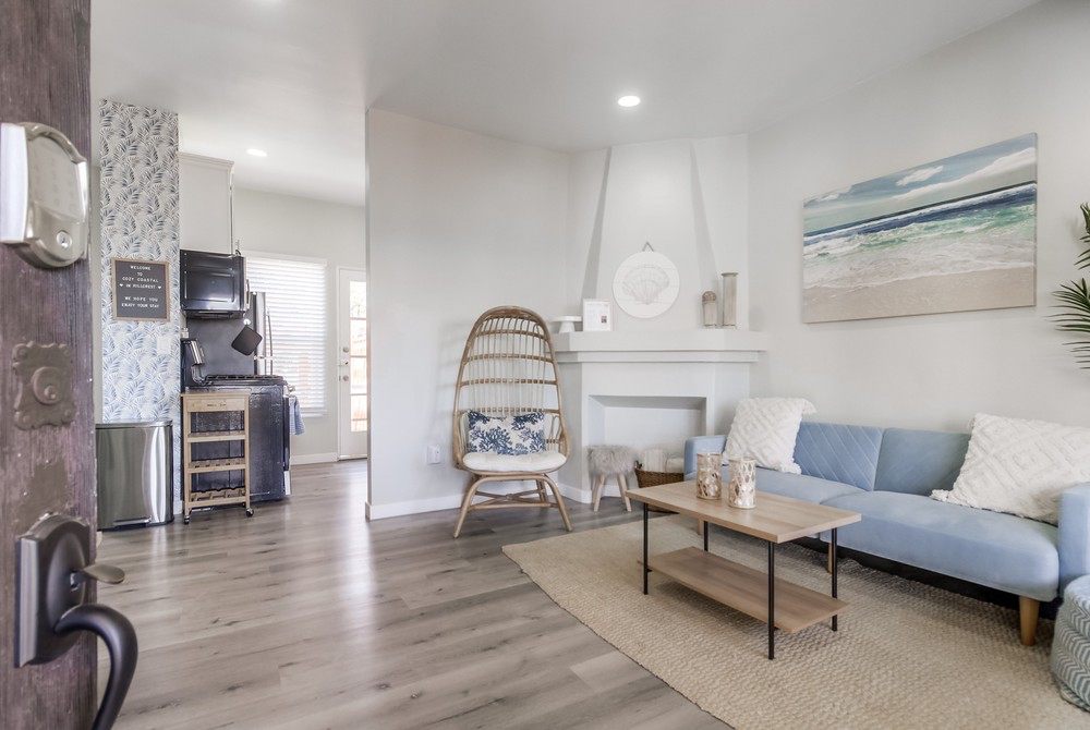 2 Bedroom Cozy Coastal in Hillcrest - Photo 1