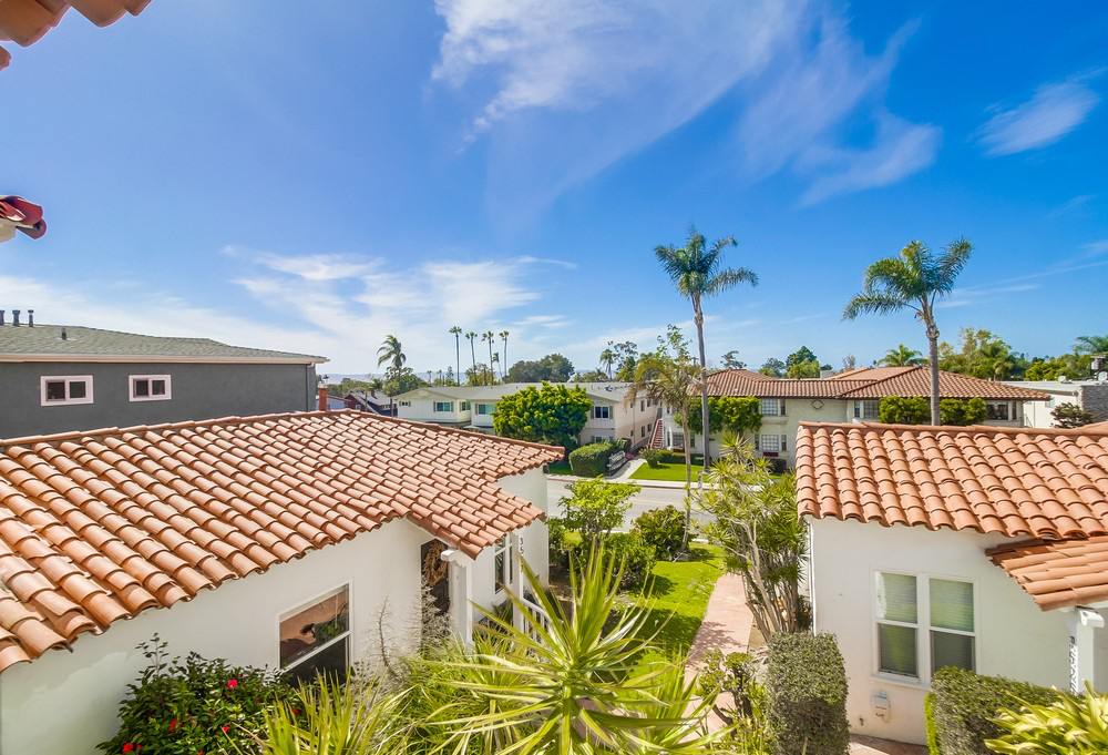 2 Bedroom Cozy Coastal in Hillcrest - Photo 2