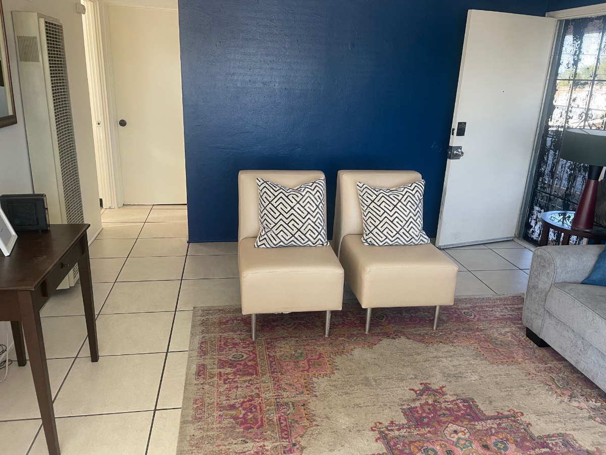 Spacious, Quiet Mid-Term Rental for Traveling Professionals | Utilities Included | Dedicated Workspace | Parking Unit 4 - Photo 6