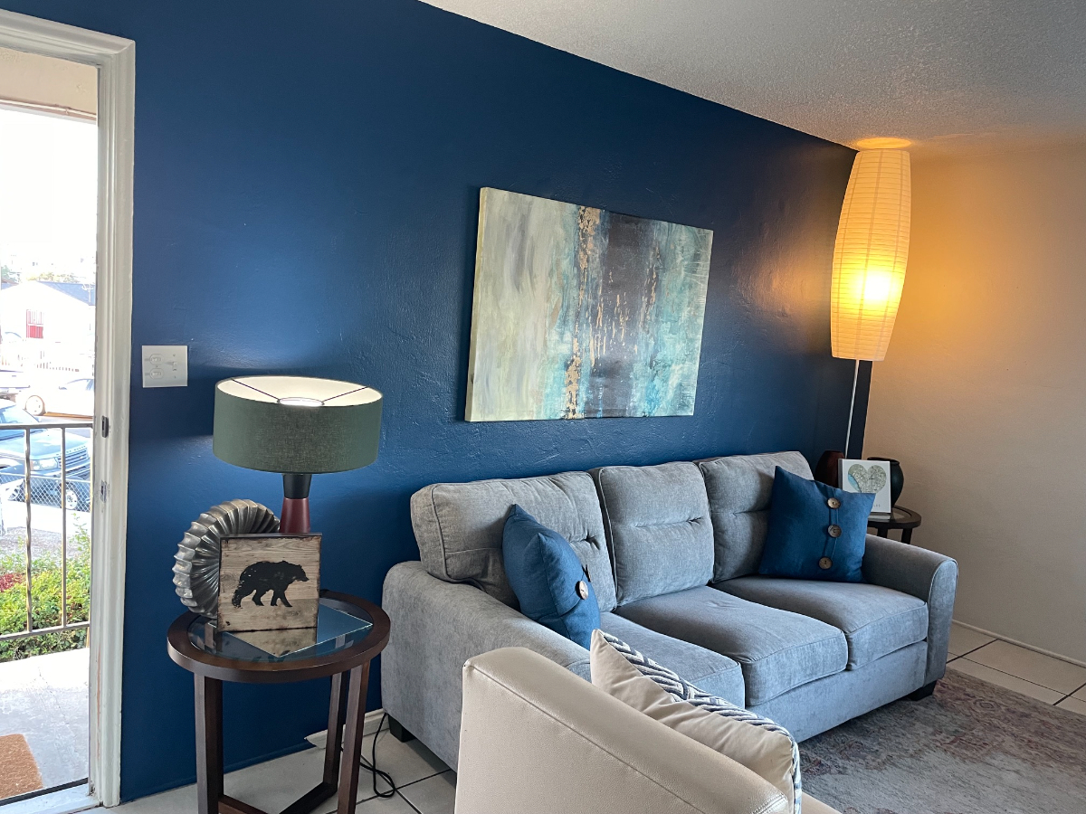 Spacious, Quiet Mid-Term Rental for Traveling Professionals | Utilities Included | Dedicated Workspace | Parking Unit 4 - Photo 5