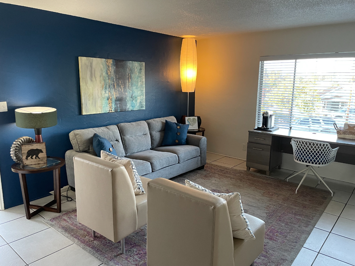 Spacious, Quiet Mid-Term Rental for Traveling Professionals | Utilities Included | Dedicated Workspace | Parking Unit 4 - Photo 1