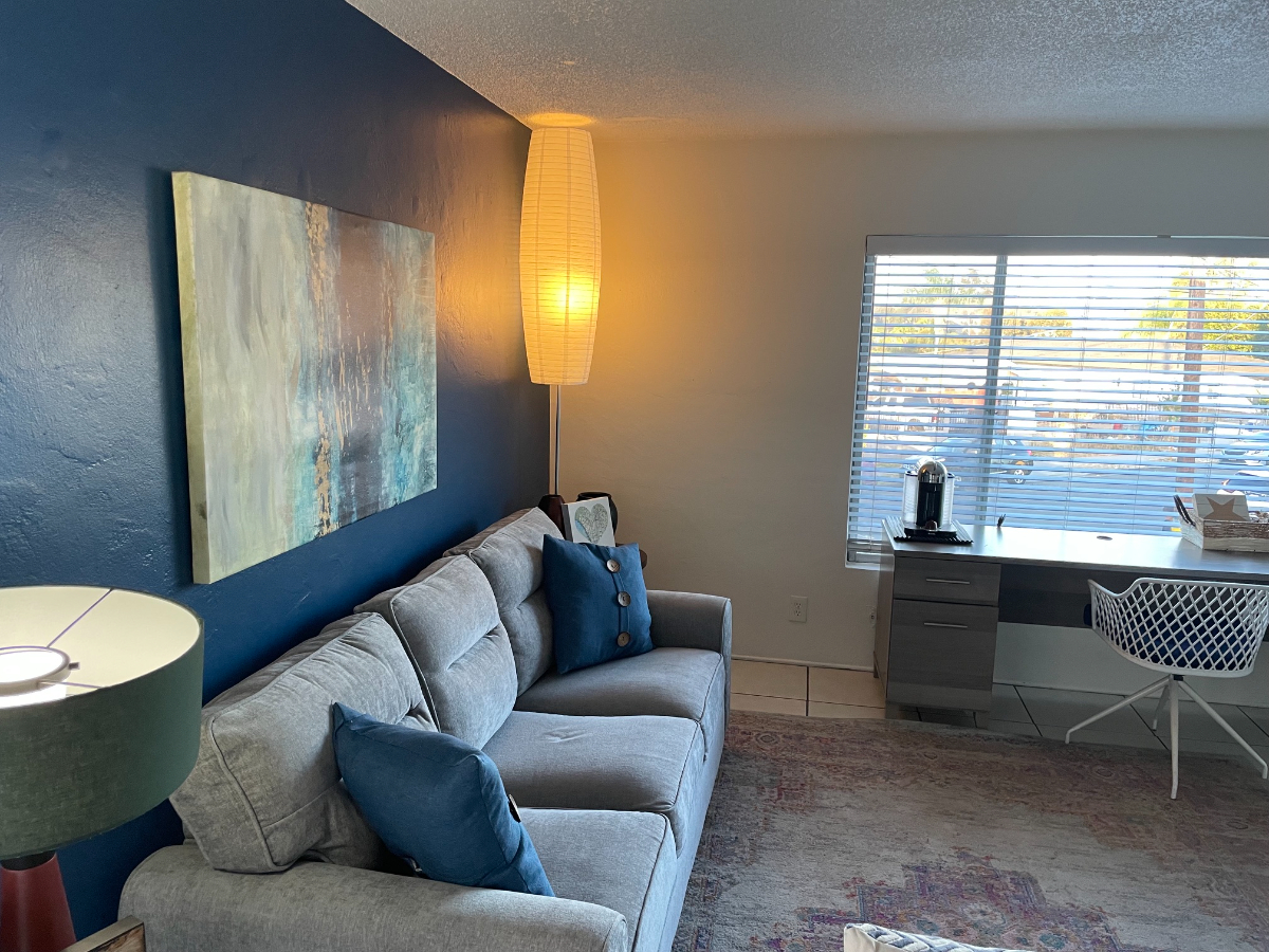 Spacious, Quiet Mid-Term Rental for Traveling Professionals | Utilities Included | Dedicated Workspace | Parking Unit 4 - Photo 2
