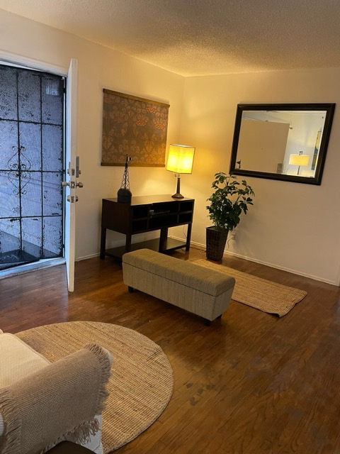 Spacious, Quiet Mid-Term Rental for Traveling Professionals | Utilities Included | Dedicated Workspace | Parking Unit 4 - Photo 2