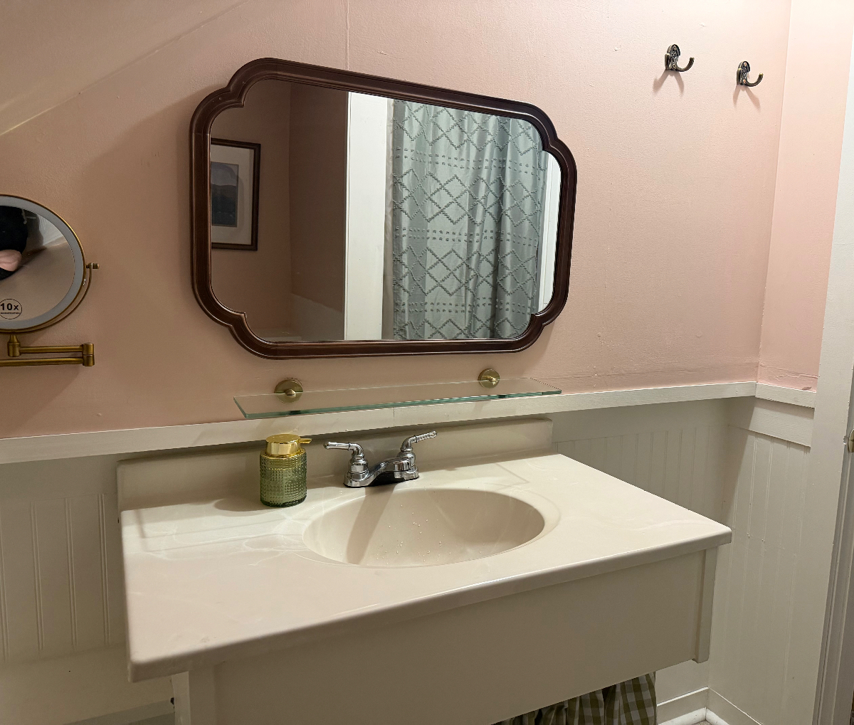 Charming Brick House with Mountain Views and Proximity to Downtown - Photo 3