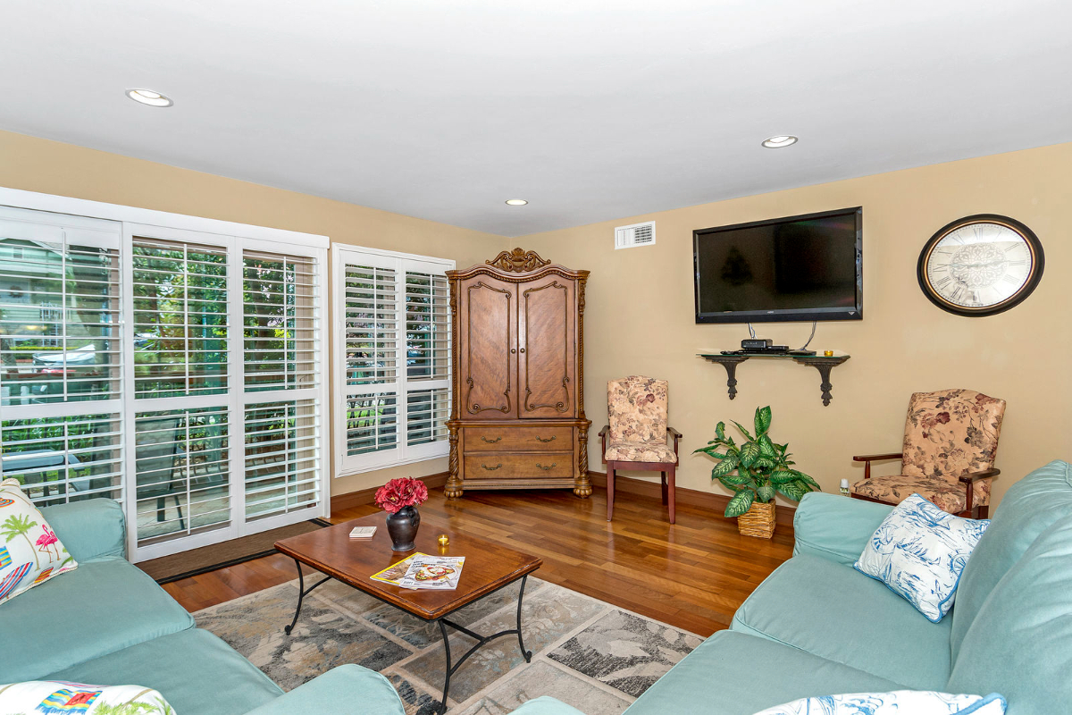 POINT LOMA 1300SQ.FT CONDO NEXT TO PRIVATE BEACH. LA PLAYA AREA - Photo 4