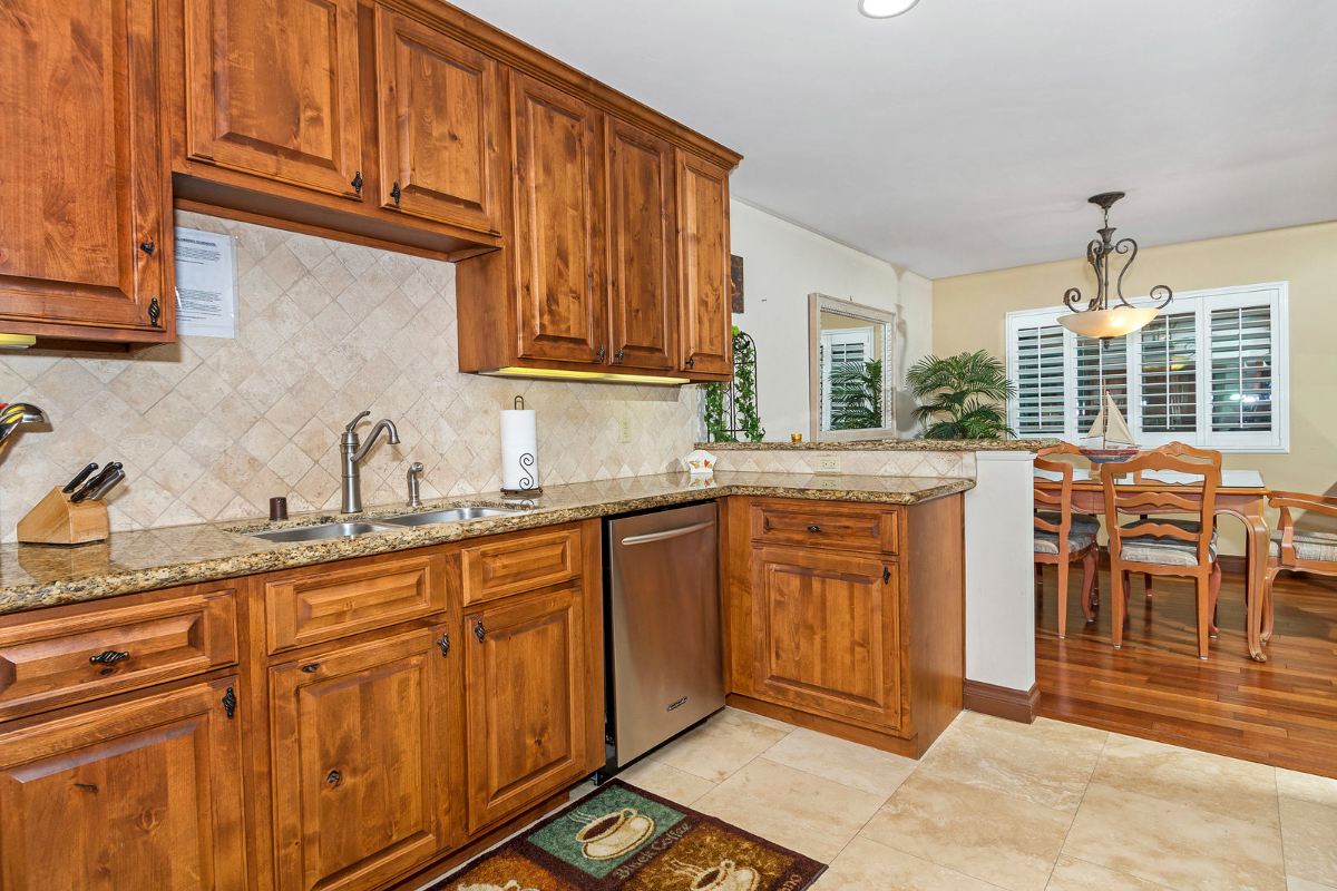 POINT LOMA 1300SQ.FT CONDO NEXT TO PRIVATE BEACH. LA PLAYA AREA - Photo 5