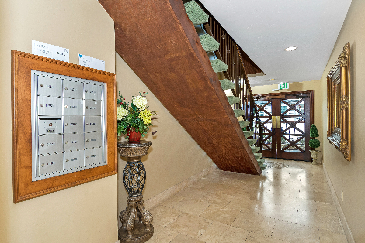 POINT LOMA 1300SQ.FT CONDO NEXT TO PRIVATE BEACH. LA PLAYA AREA - Photo 3