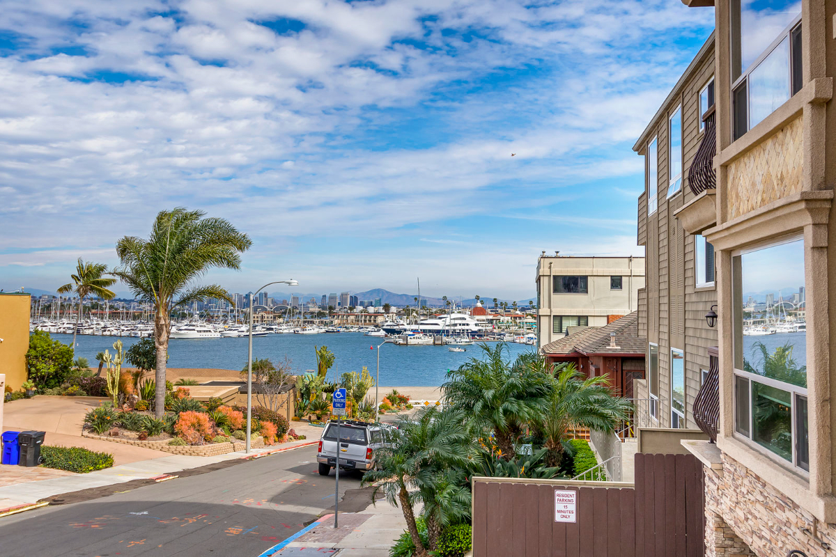 POINT LOMA 1300SQ.FT CONDO NEXT TO PRIVATE BEACH. LA PLAYA AREA - Photo 2