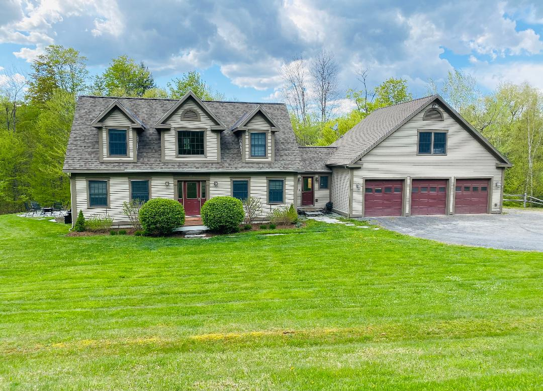 Spacious Family Home with ALL the Amenities - Photo 2