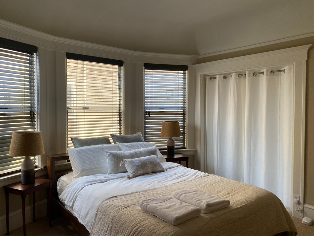 Spacious Apartment Near Downtown Oakland