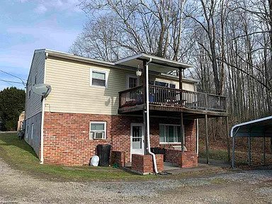 Peaceful 2BR Downstairs Duplex Unit - Pet-Friendly & Centrally Located - Photo 1