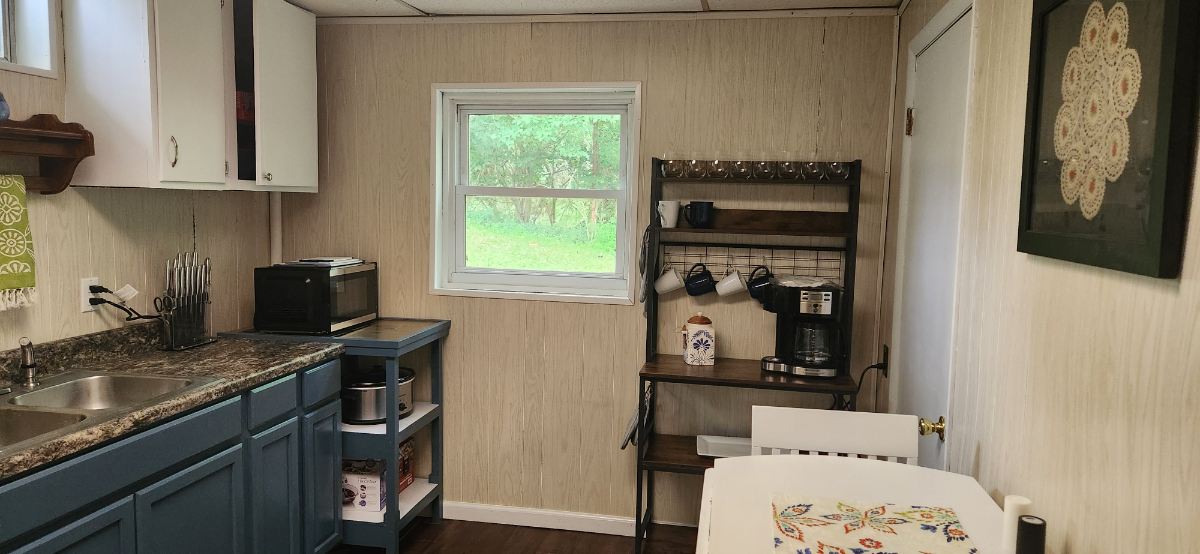 Peaceful 2BR Downstairs Duplex Unit - Pet-Friendly & Centrally Located - Photo 5