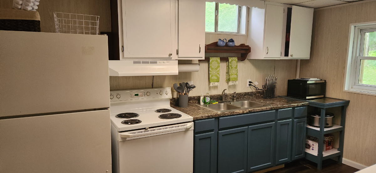 Peaceful 2BR Downstairs Duplex Unit - Pet-Friendly & Centrally Located - Photo 4