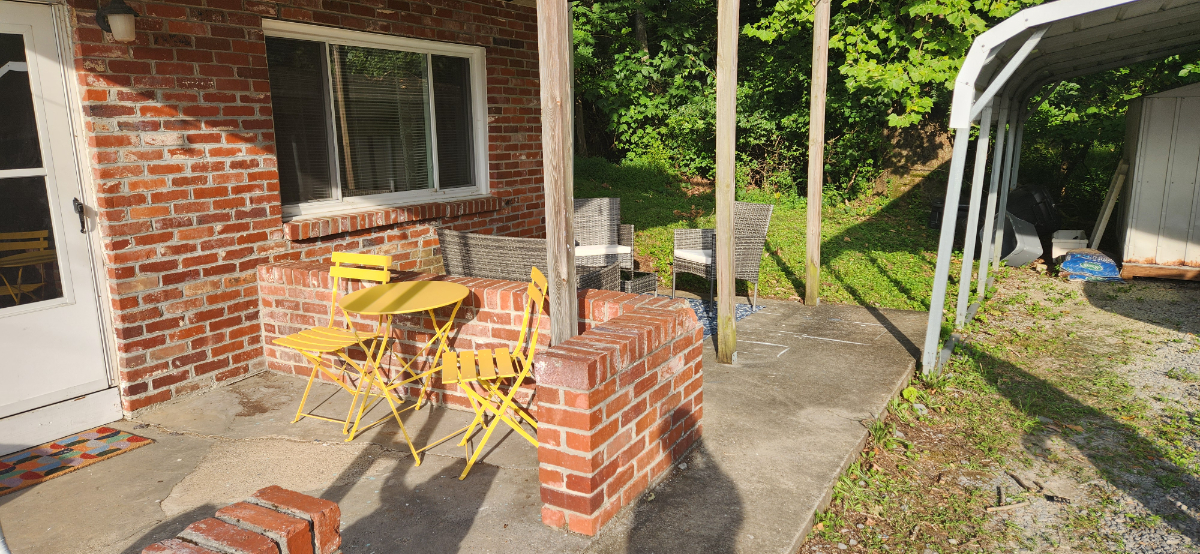 Peaceful 2BR Downstairs Duplex Unit - Pet-Friendly & Centrally Located - Photo 9