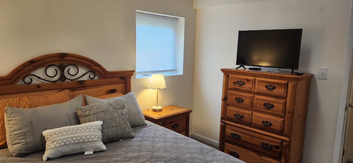 Peaceful 2BR Downstairs Duplex Unit - Pet-Friendly & Centrally Located - Photo 6
