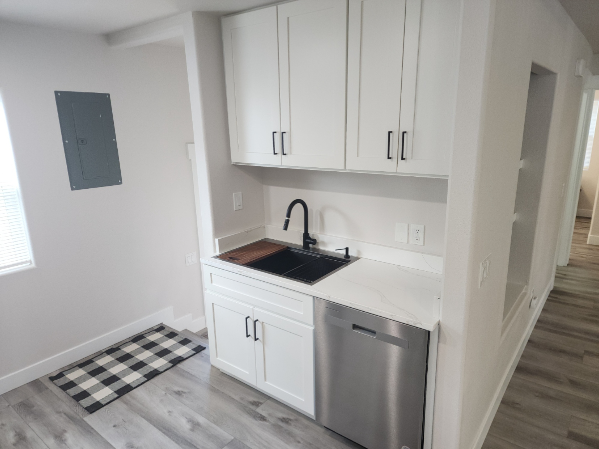 Recently renovated house close to downtown - Photo 7