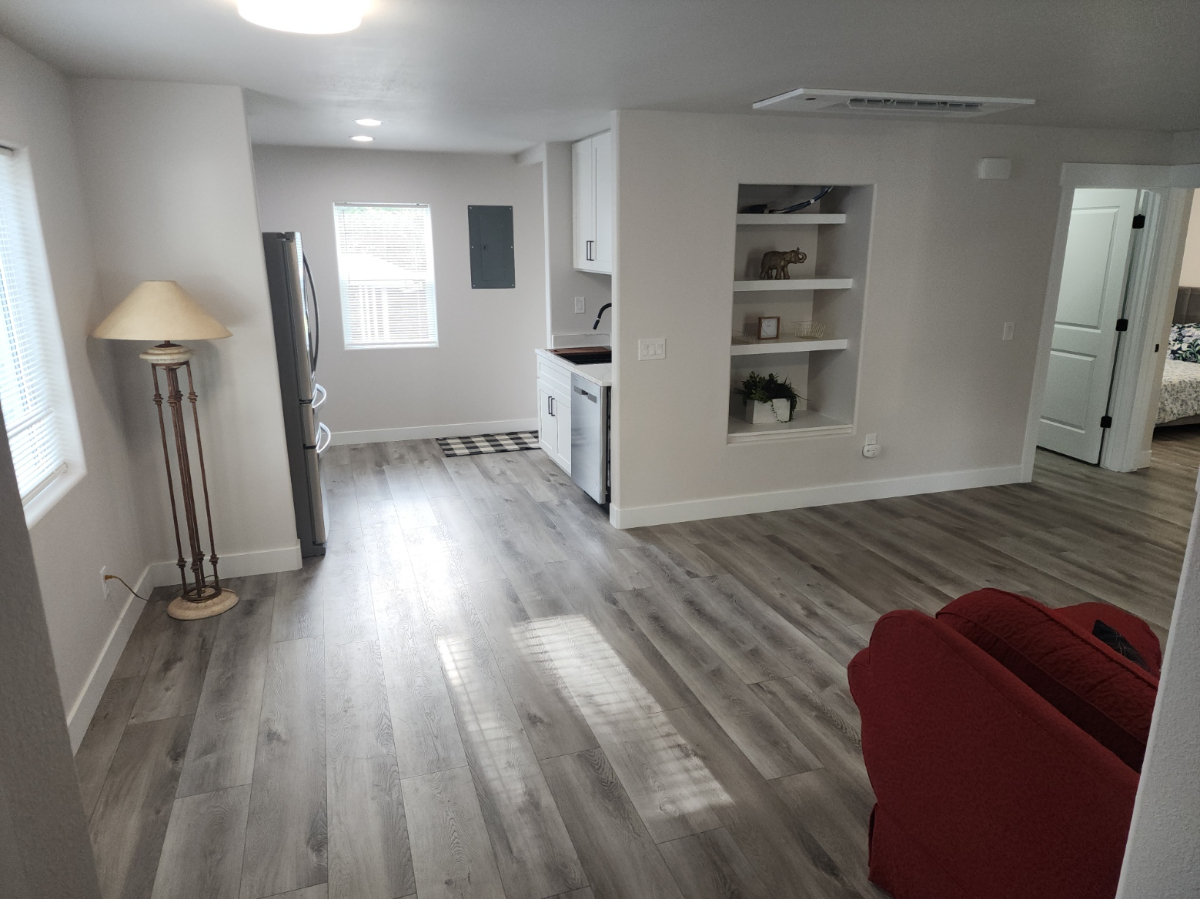Recently renovated house close to downtown - Photo 4