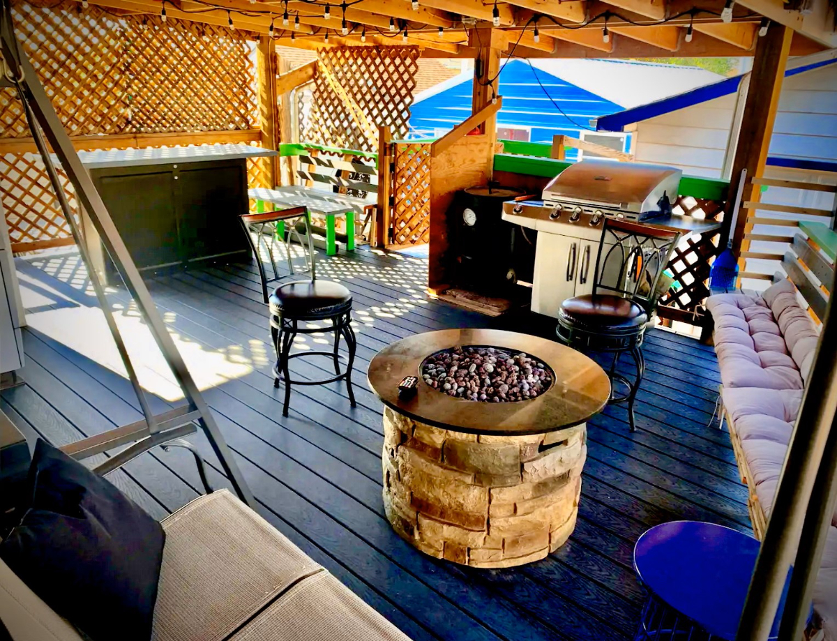 Relaxing, 4 Bedroom, 2 Bathroom Lots to Do - Photo 2