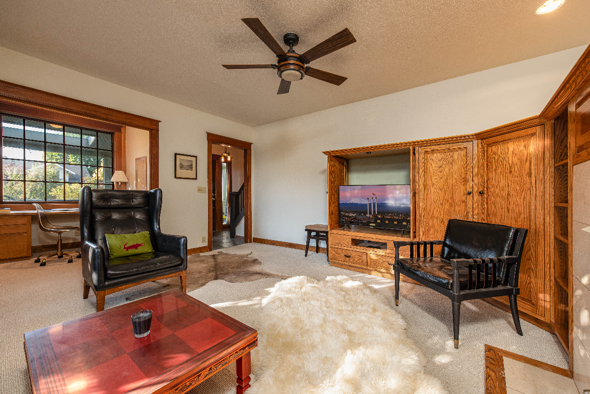 Idyllic Downtown Designer Gem in the Heart of Bend - Photo 5