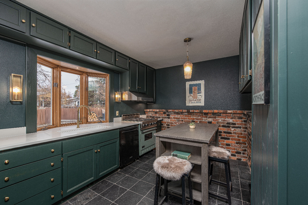 Idyllic Downtown Designer Gem in the Heart of Bend - Photo 3