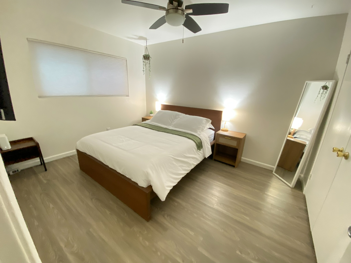 2 Bedroom Condo in Pacific Beach - Photo 4