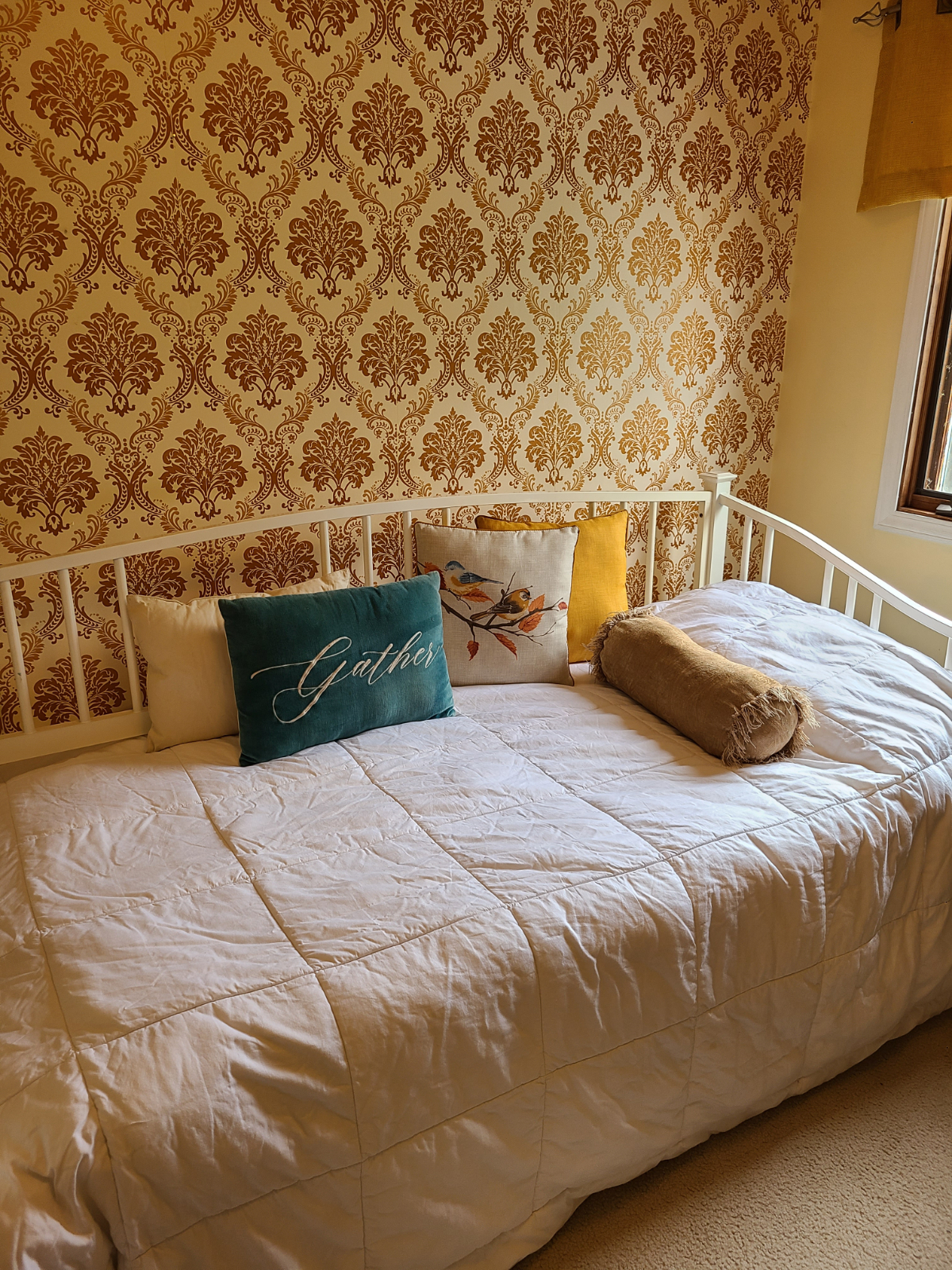 Yellow Room-5 minutes from Parkview Hospital