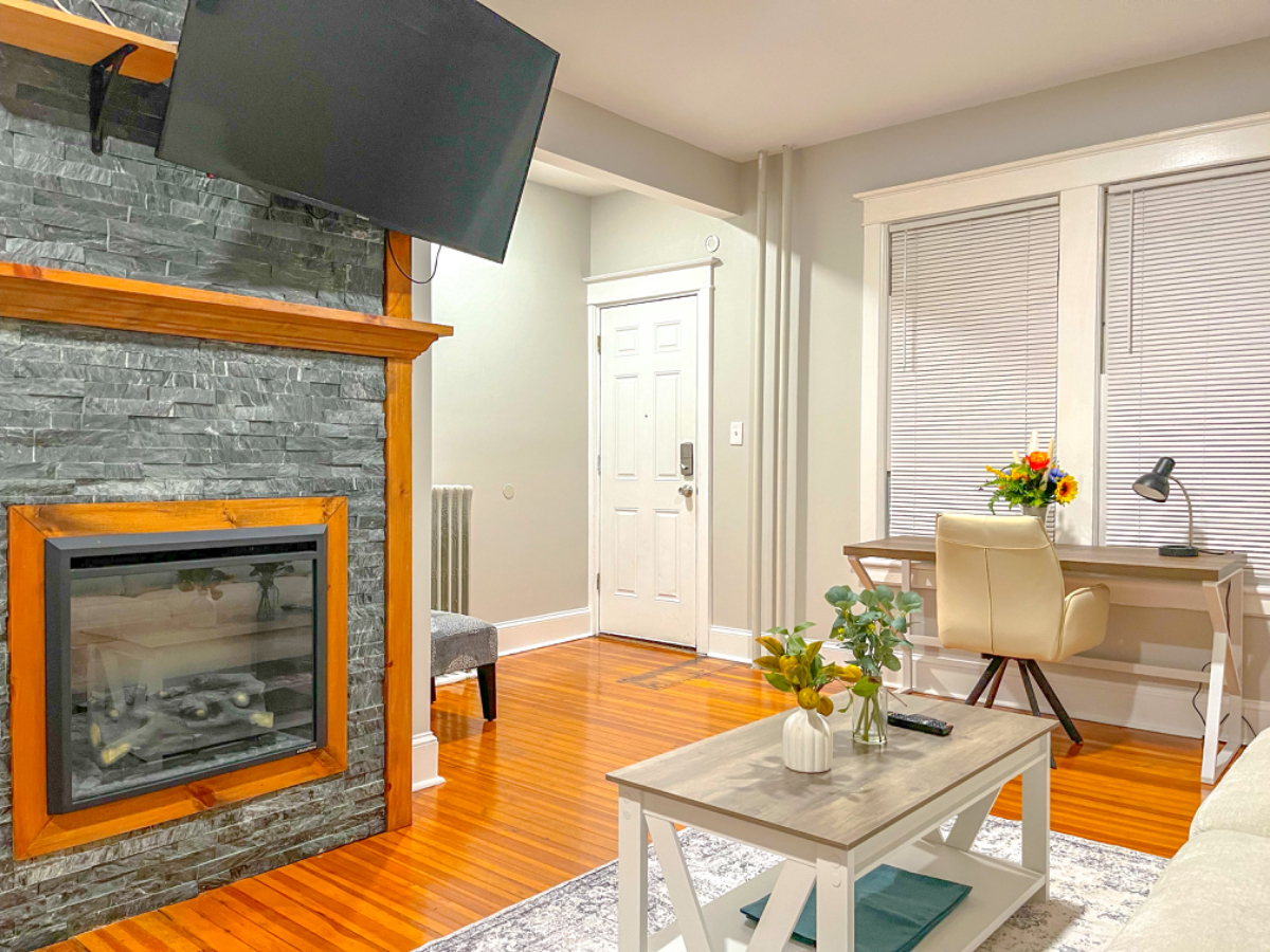 ''The Blue Home'' Private Bedrooms - Shared Bathroom/Living Room/Kitchen - .73 miles to Albany Med - Photo 2