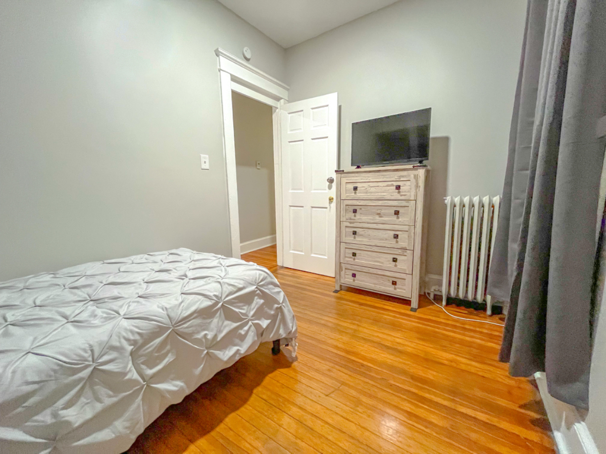 ''The Blue Home'' Private Bedrooms - Shared Bathroom/Living Room/Kitchen - .73 miles to Albany Med - Photo 5