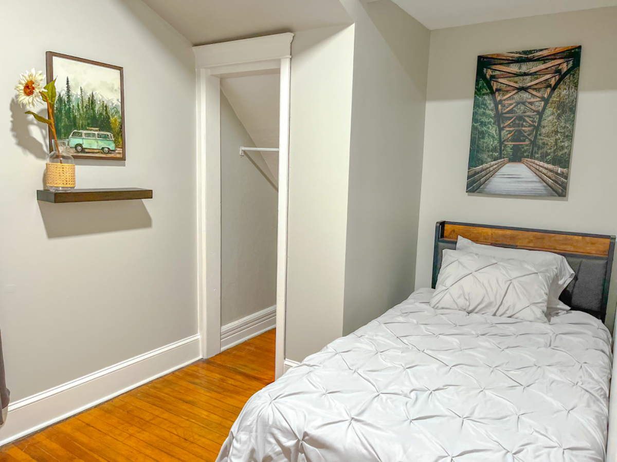 ''The Blue Home'' Private Bedrooms - Shared Bathroom/Living Room/Kitchen - .73 miles to Albany Med - Photo 6