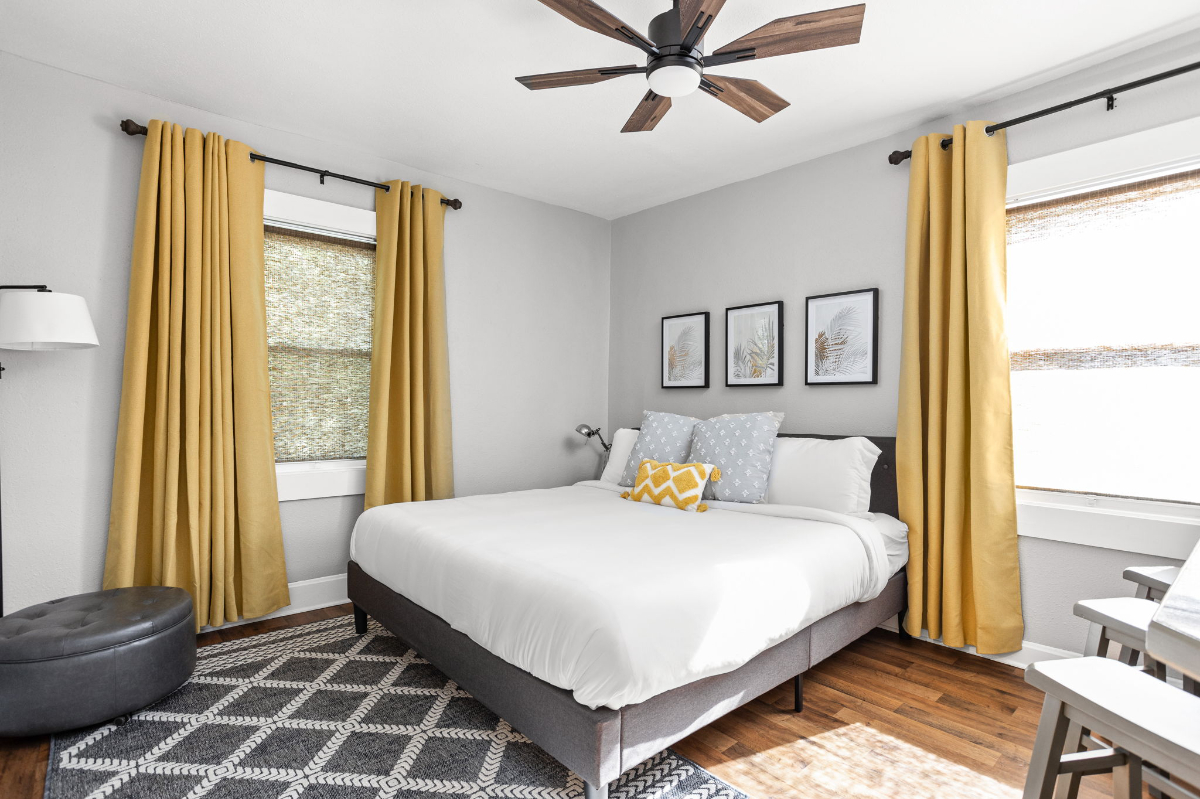 The Emu - Bright, Sunny, King Bed, Two Twins
