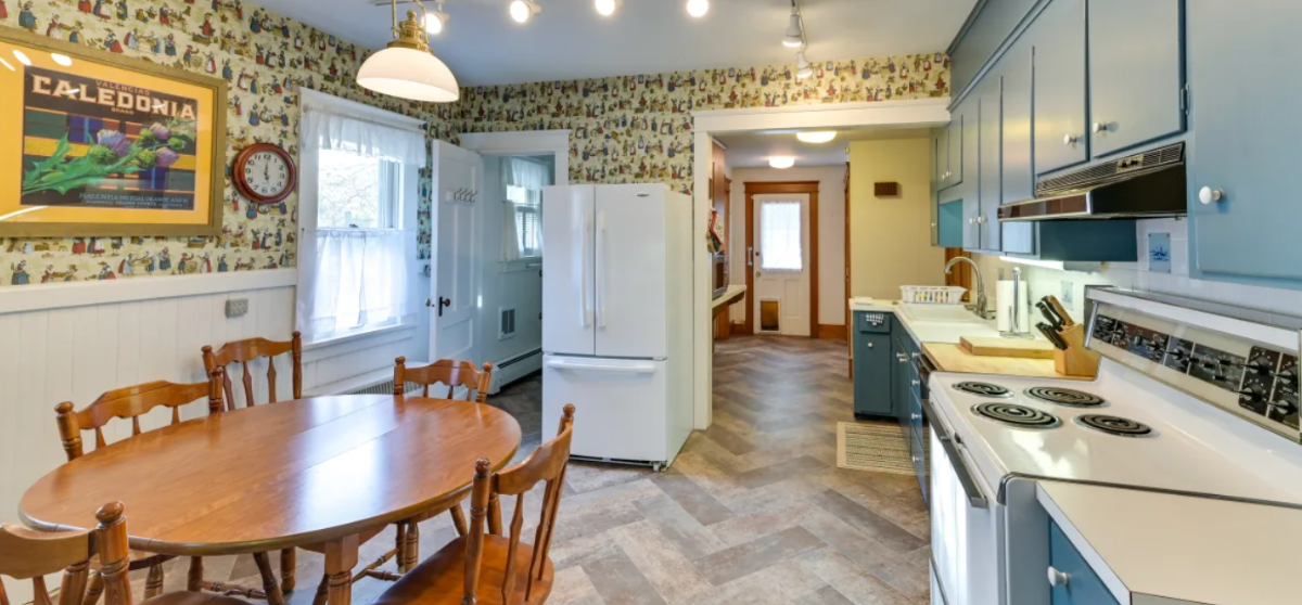 Charming Pet-Friendly Single Family Home with Modern Comforts - Photo 8