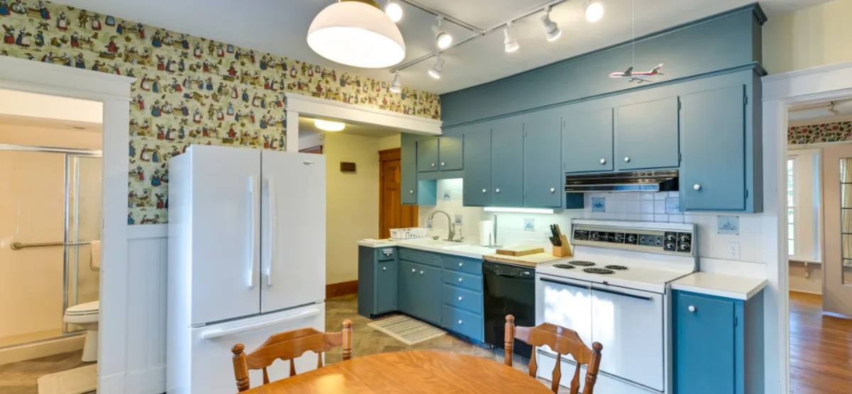 Charming Pet-Friendly Single Family Home with Modern Comforts - Photo 10