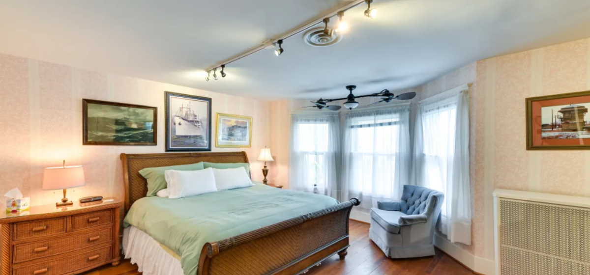 Charming Pet-Friendly Single Family Home with Modern Comforts - Photo 12