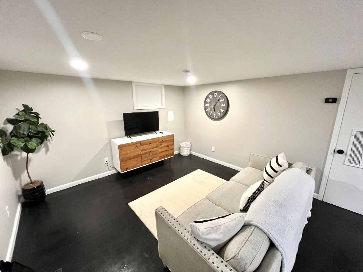 Quiet Modern Nash Unit