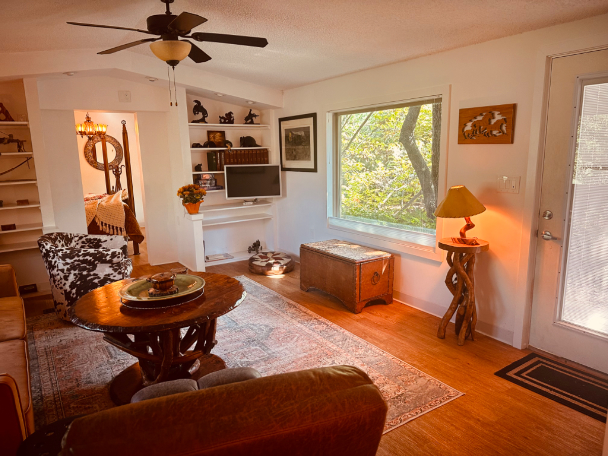 Cottage - Welcome Home with 2BD/2BR in Denton