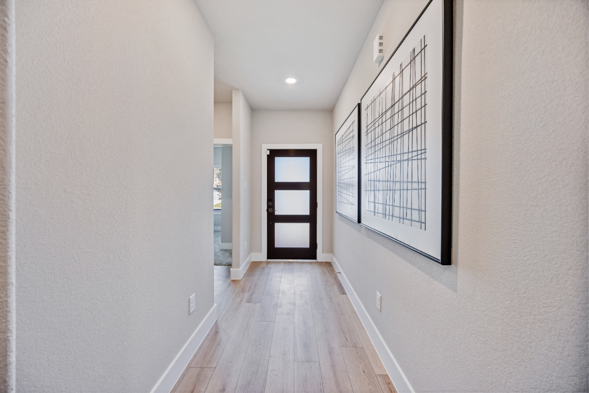 Spacious Primary Bedroom in Conroe, Texas - Photo 3