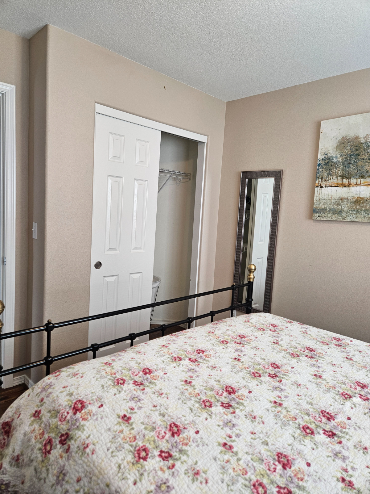 Bedroom w/ Private Bath near St. Charles - Available Nov. 8 - Photo 3