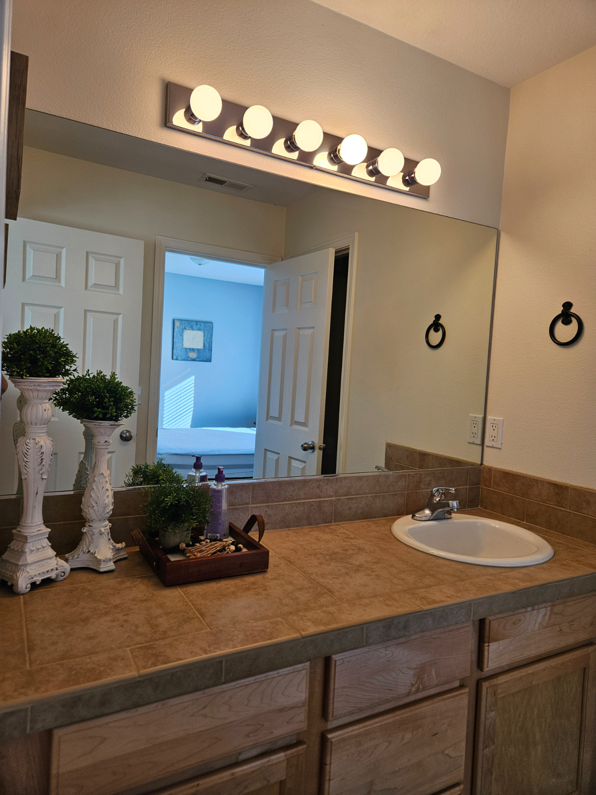 Bedroom w/ Private Bath near St. Charles - Available Nov. 8 - Photo 5
