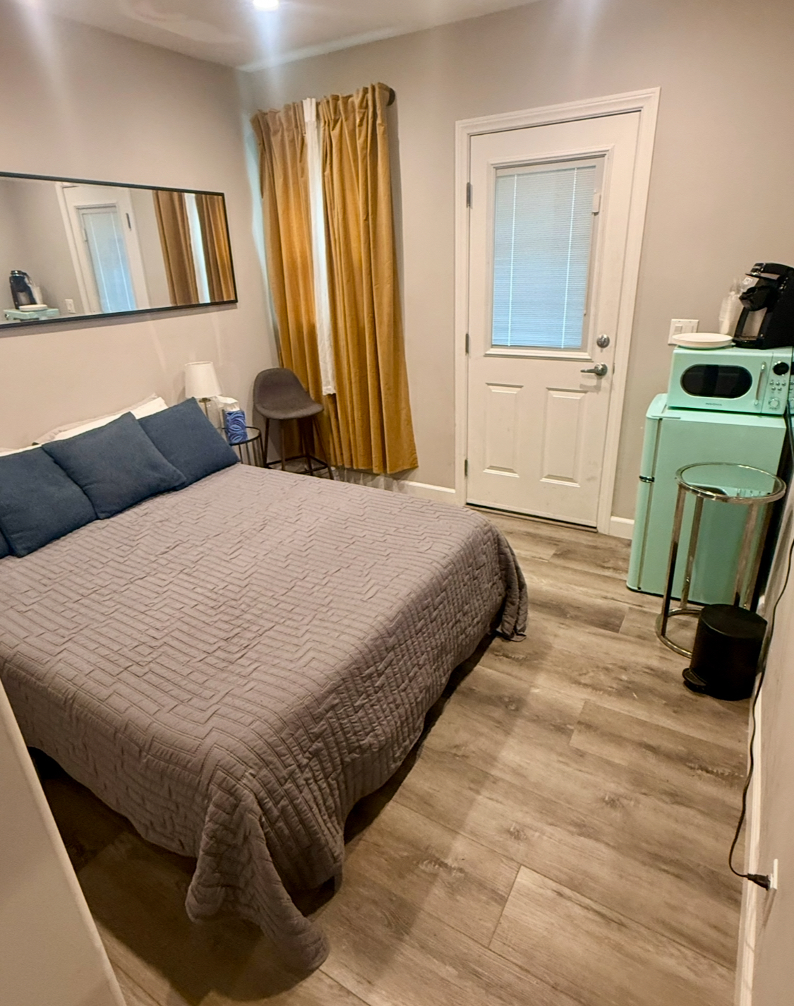 Centrally located between DTLA and HOLLYWOOD - Photo 1