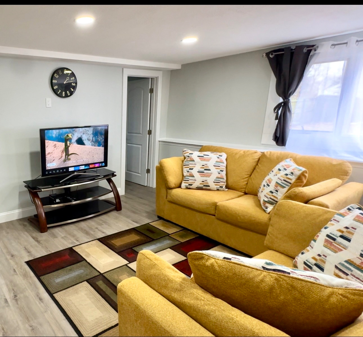 Comfortable and Modern Styled 2 bedroom Apartment - Photo 5