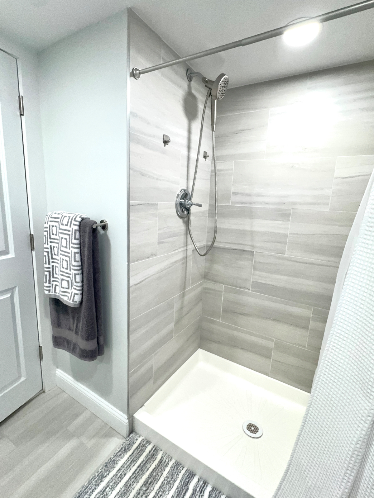 Comfortable and Modern Styled 2 bedroom Apartment - Photo 9