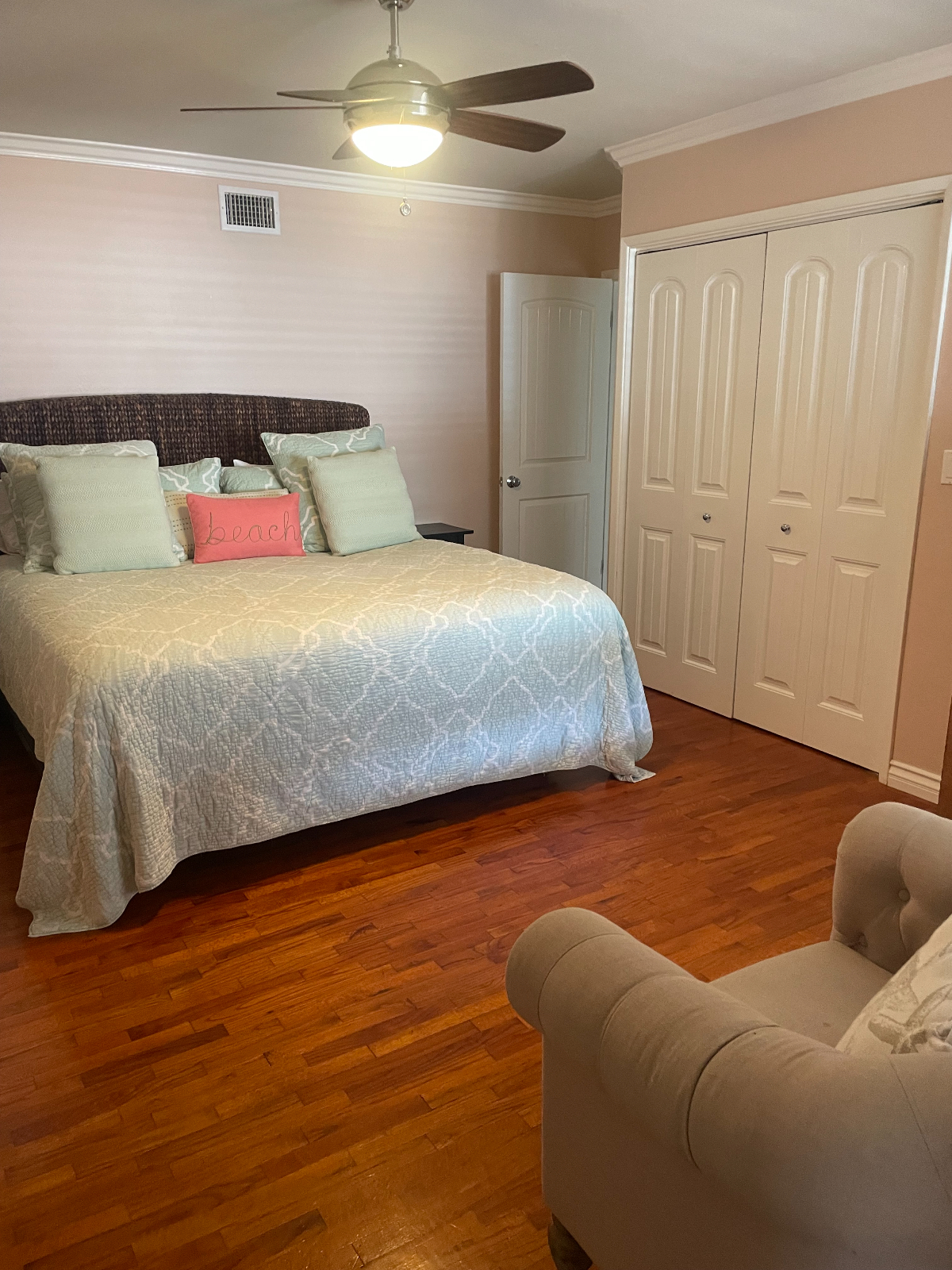 Pacific Beach Family Home w/pool and walking distance to beach. Very quiet, family friendly area. Close to multiple hospitals. - Photo 2