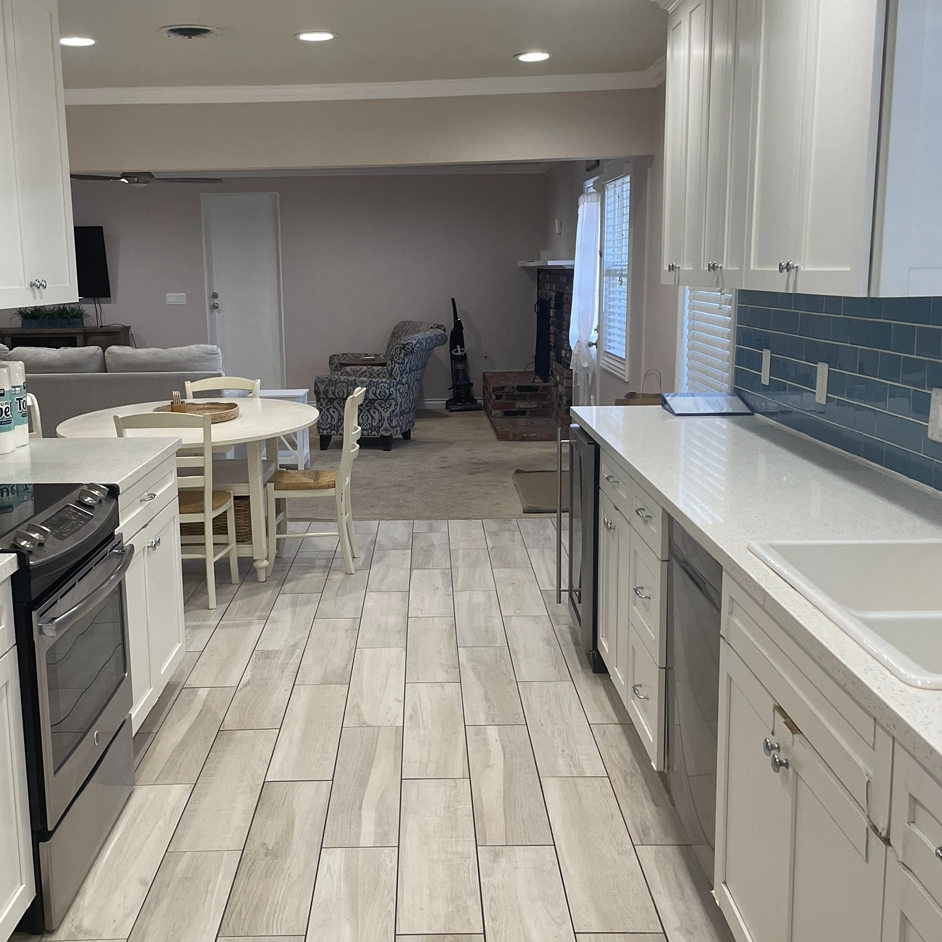 Pacific Beach Family Home w/pool and walking distance to beach. Very quiet, family friendly area. Close to multiple hospitals. - Photo 4