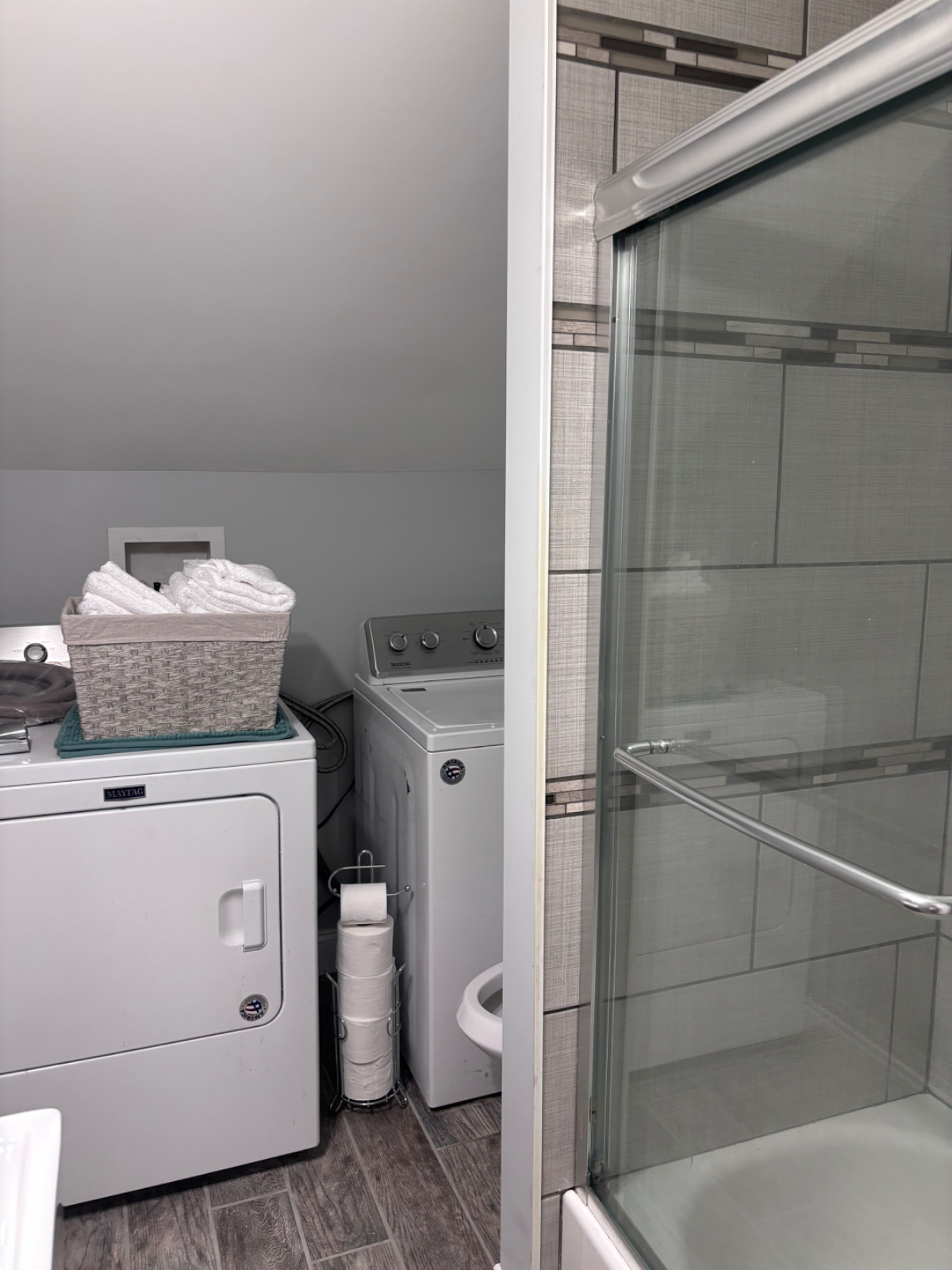 Quiet city 2 bedroom upper in the heart of Glens Falls - Photo 6
